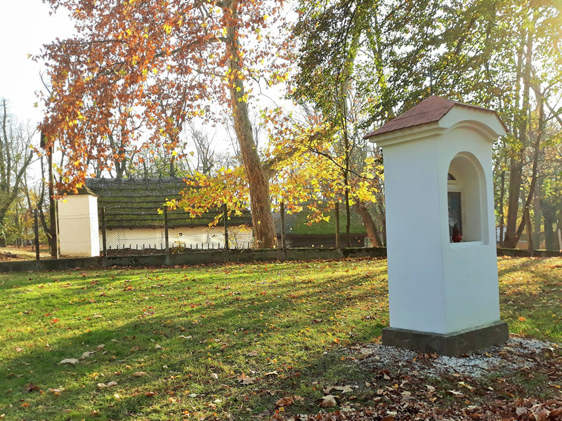következő