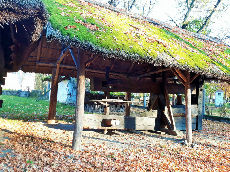 következő