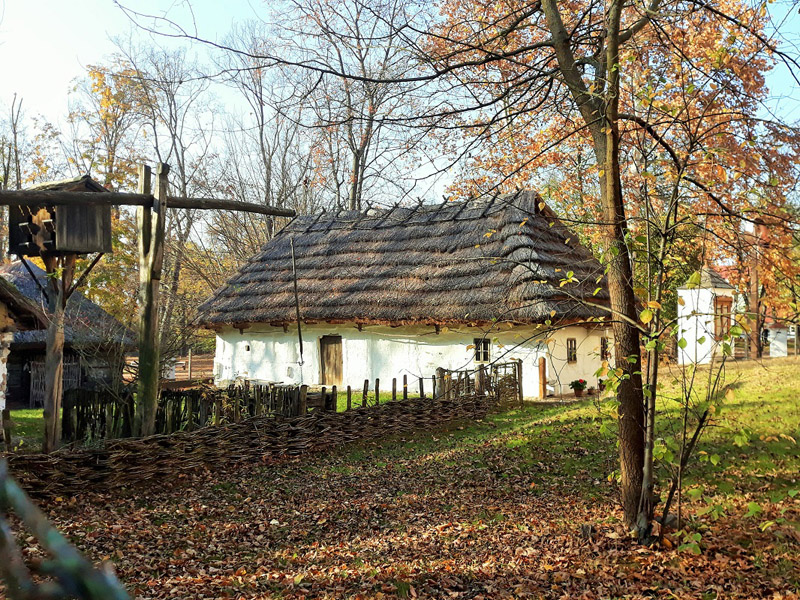 következő