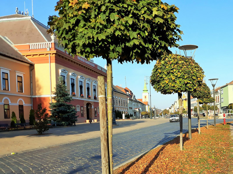 következő