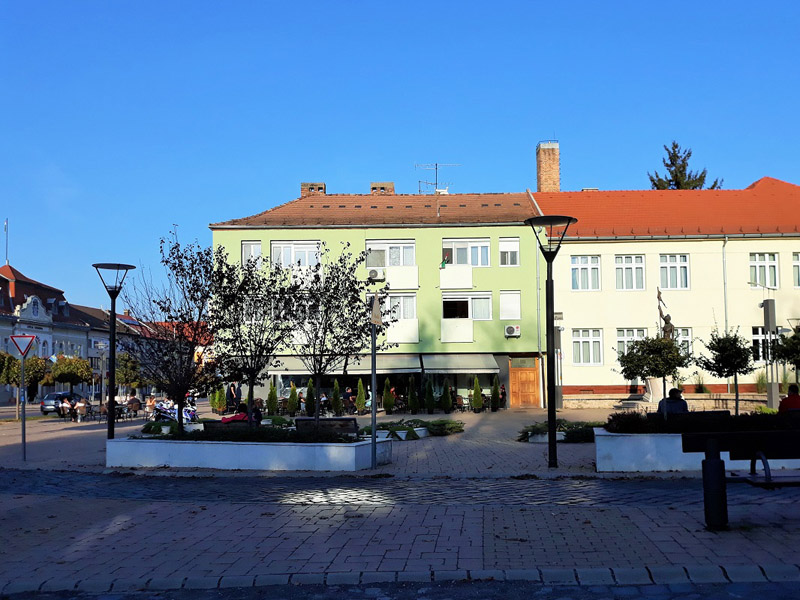 következő