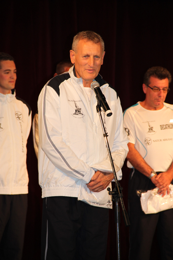 következő
