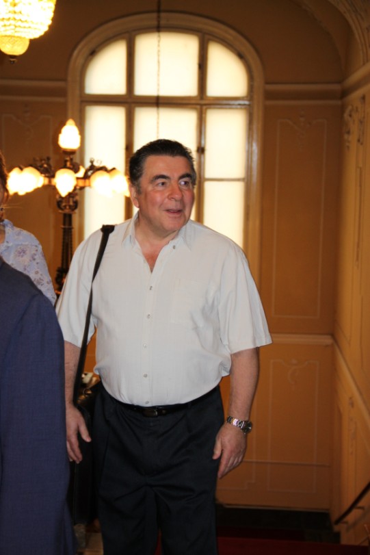 következő