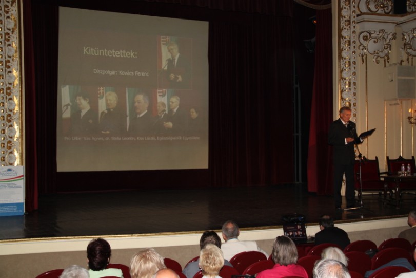 következő