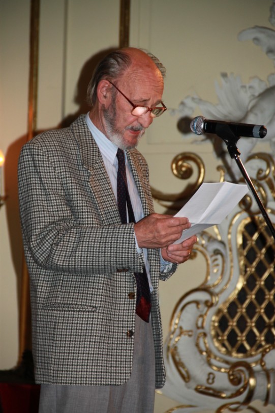 következő