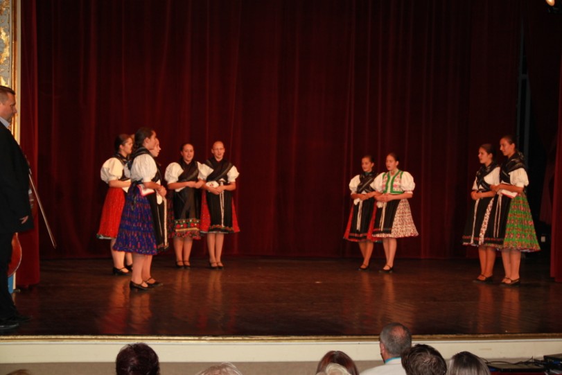 következő