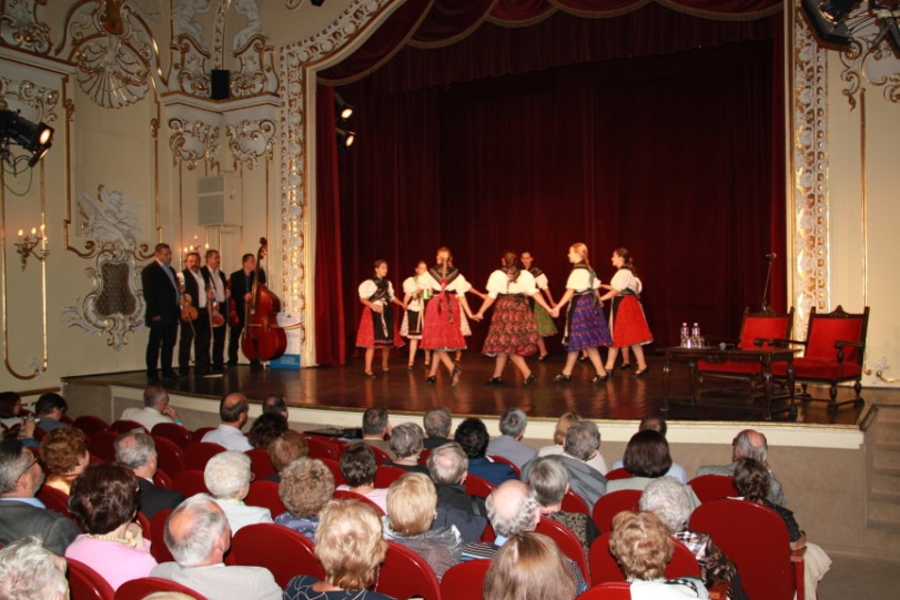 következő