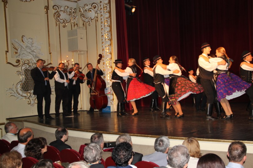 következő