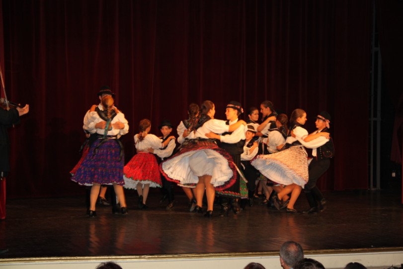következő