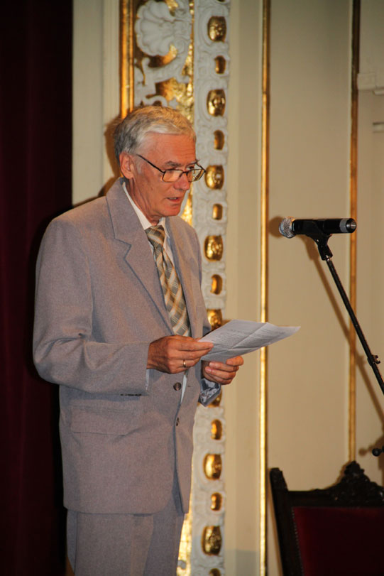 következő