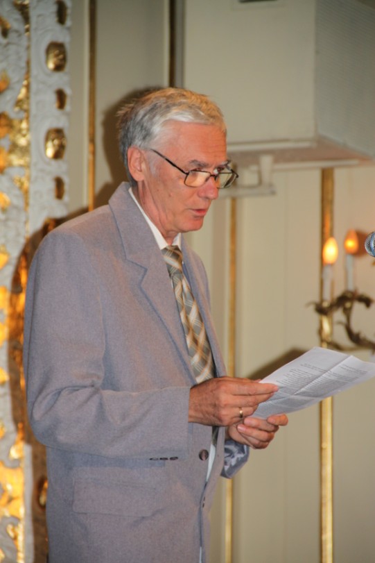 következő