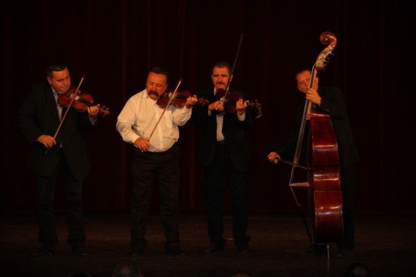következő