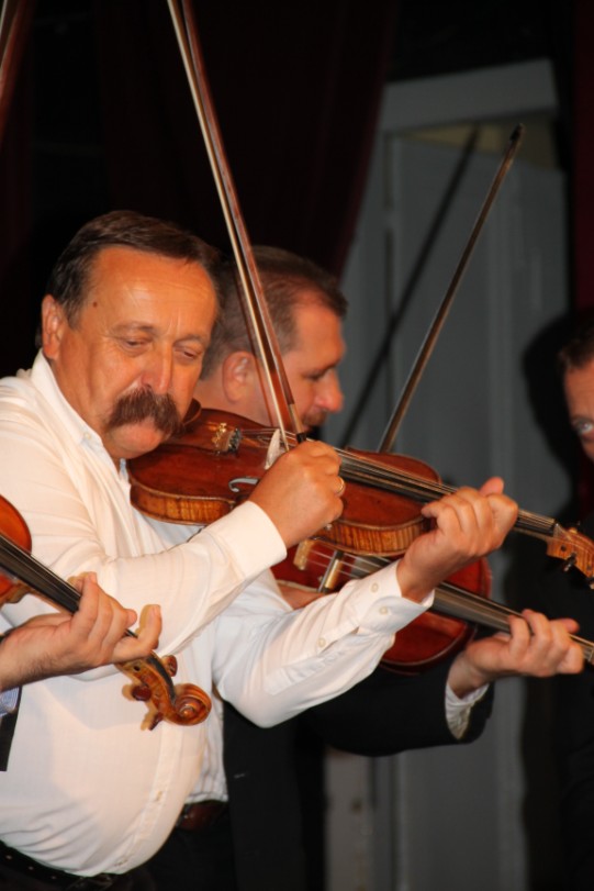 következő