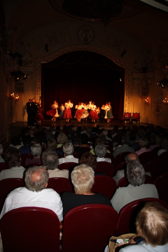 következő