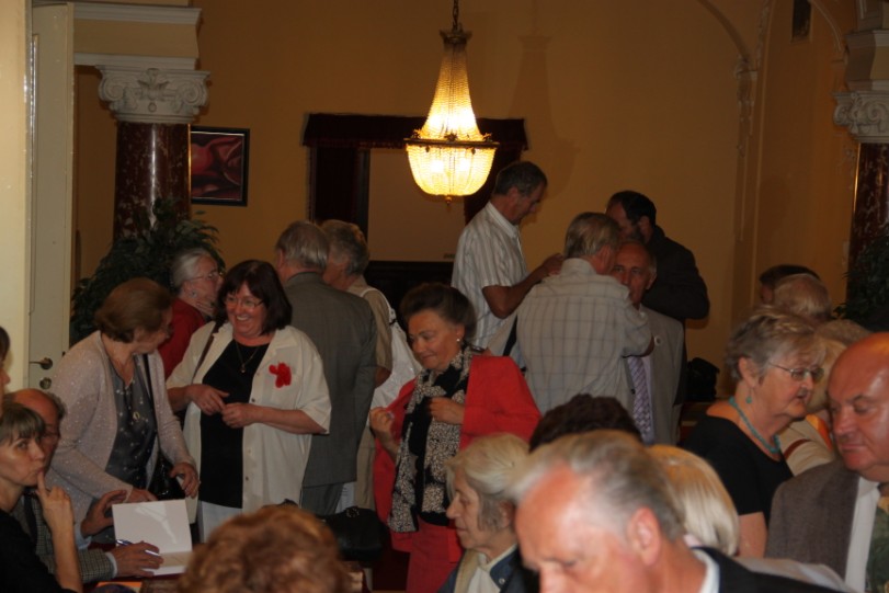 következő