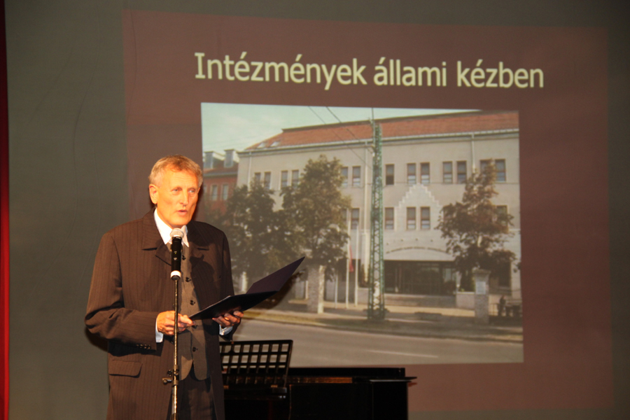 következő