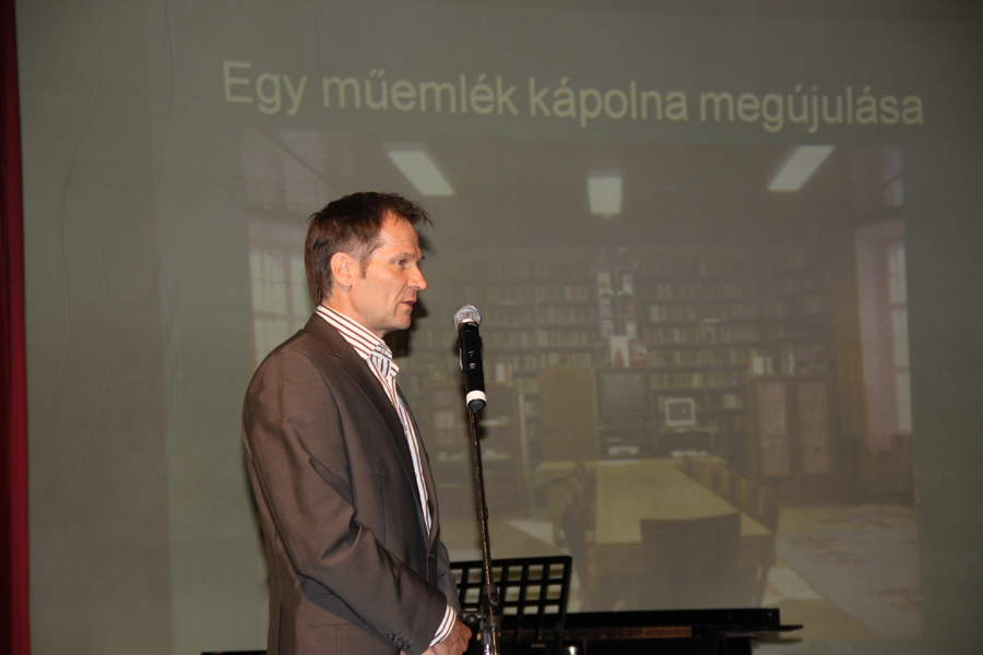 következő