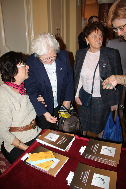 következő
