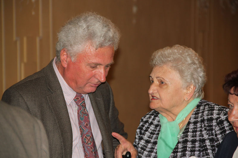 következő