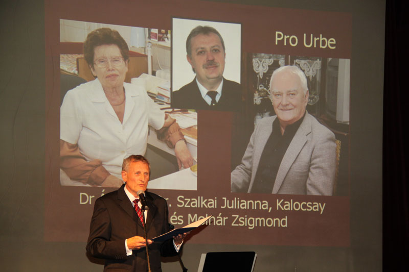 következő