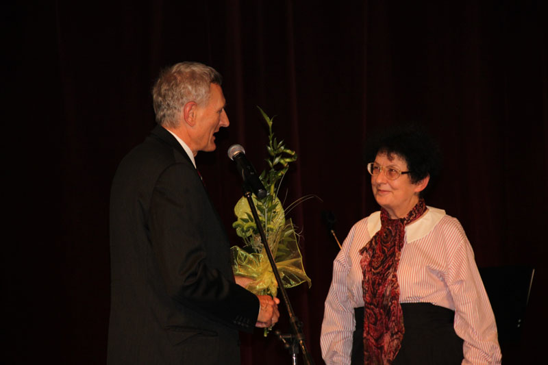 következő