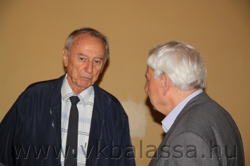 következő