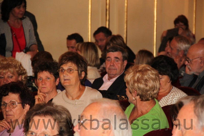 következő