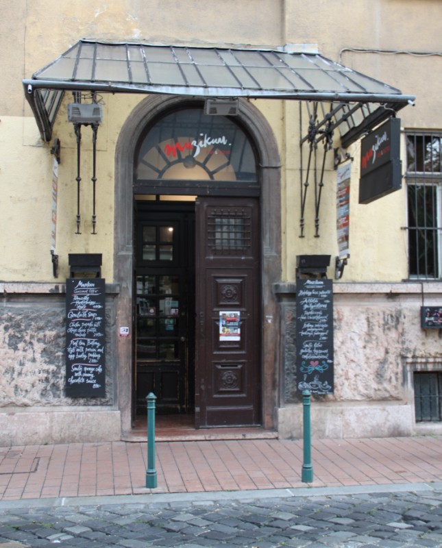 következő