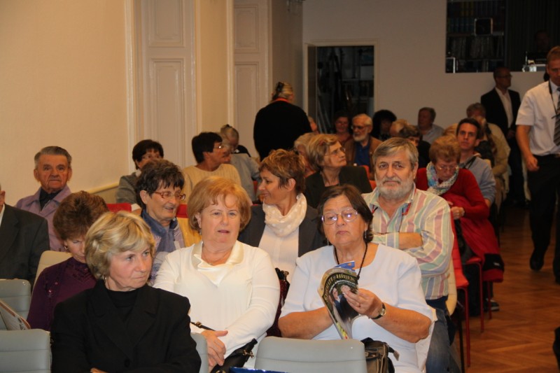 következő
