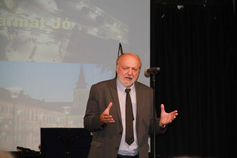 következő