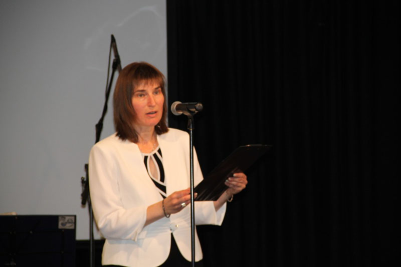 következő