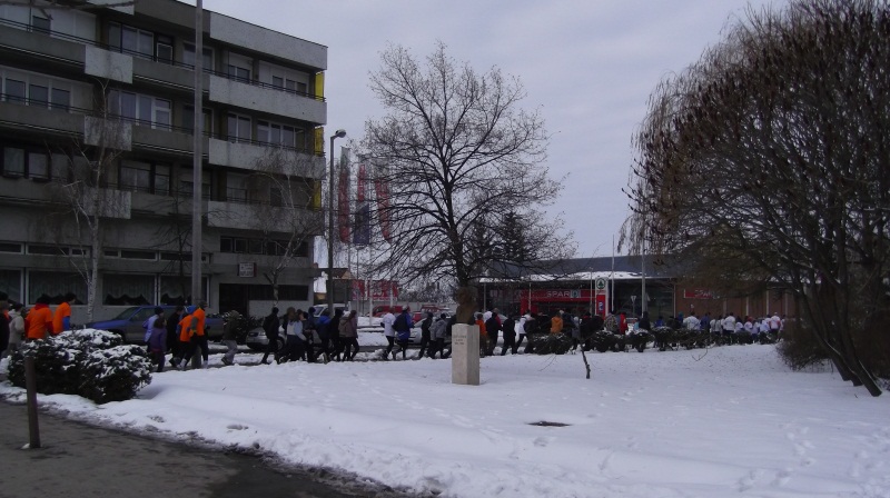 következő