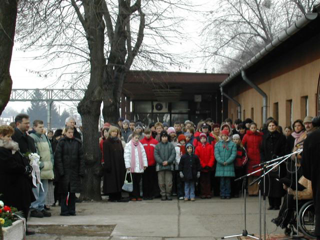 következő