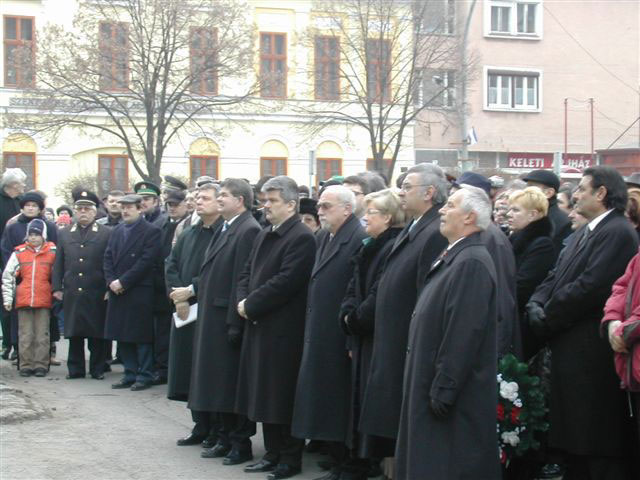 következő
