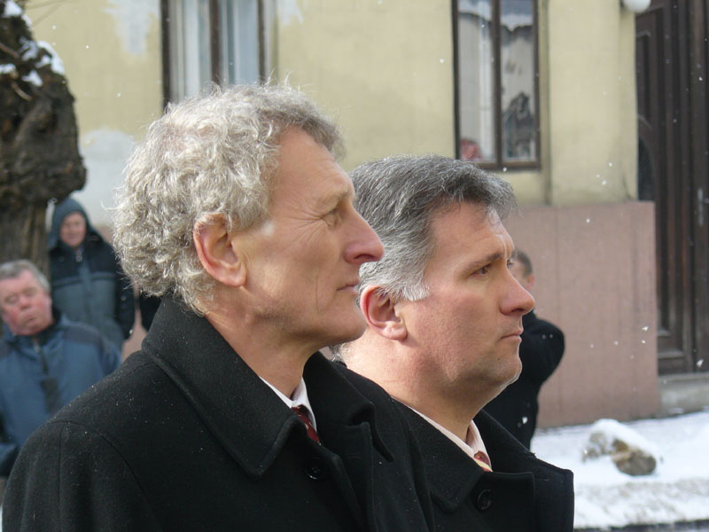 következő