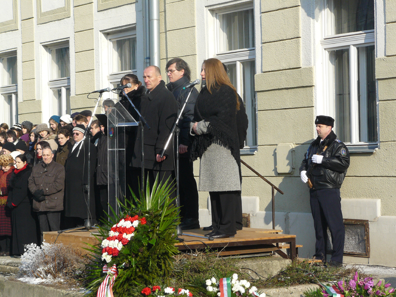következő