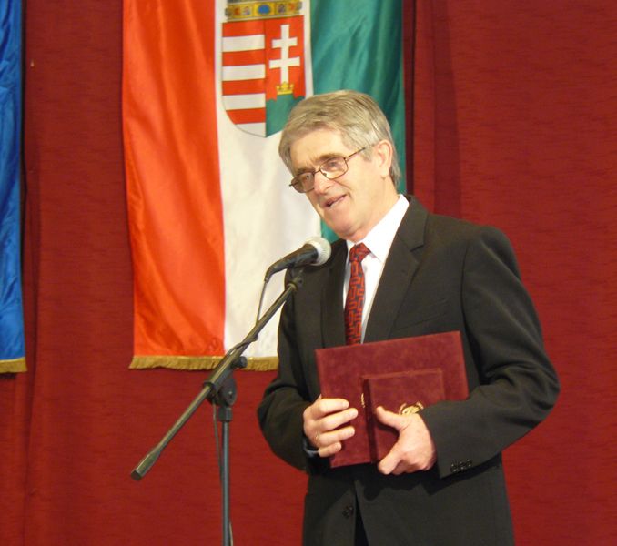 következő