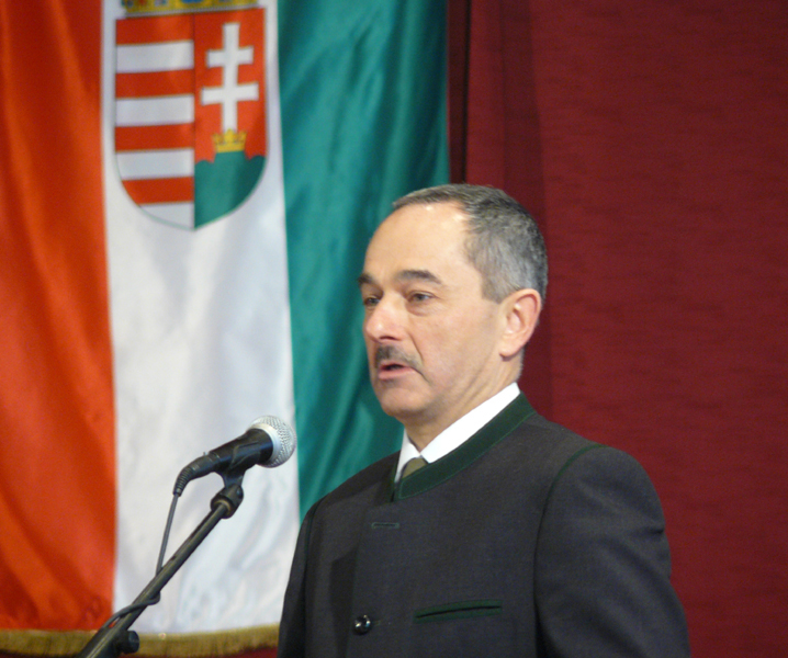következő