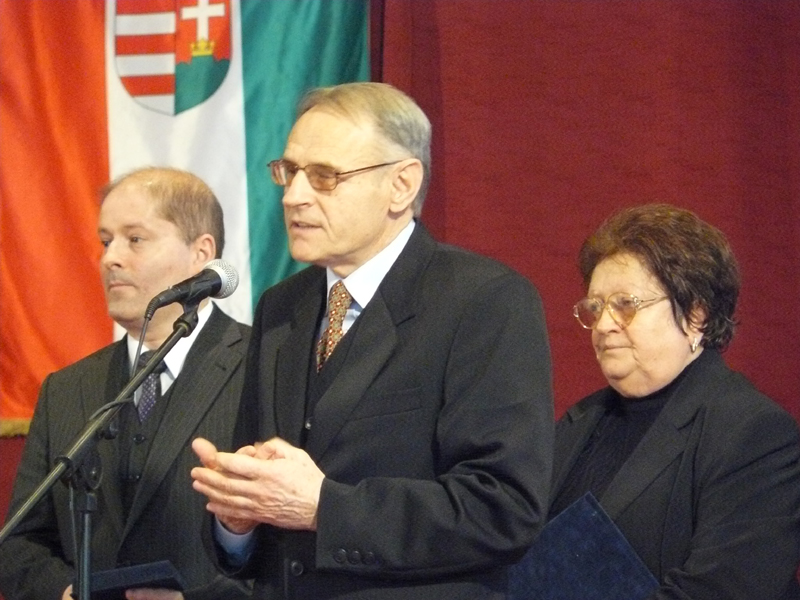 következő