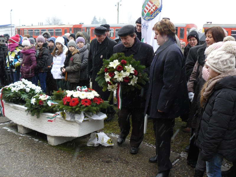 következő