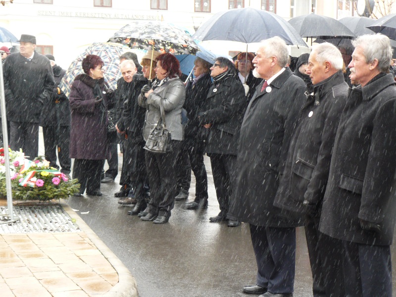 következő
