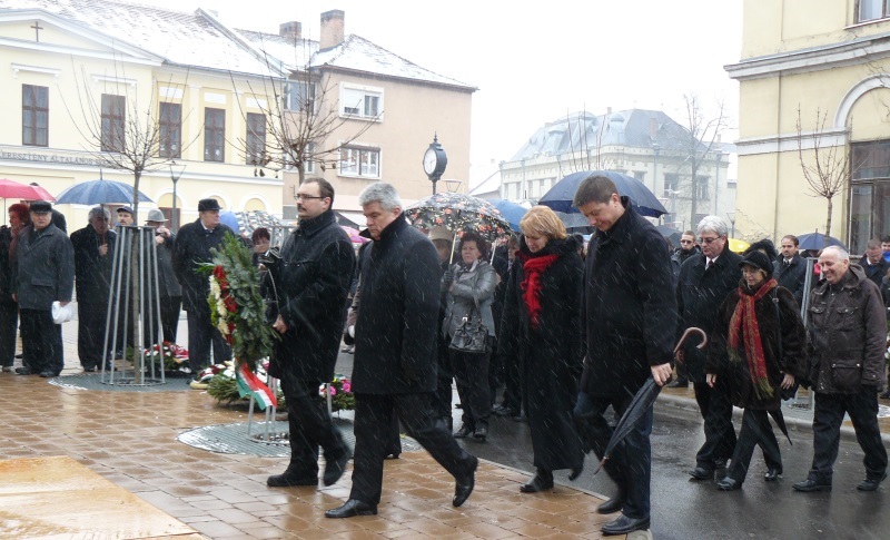 következő