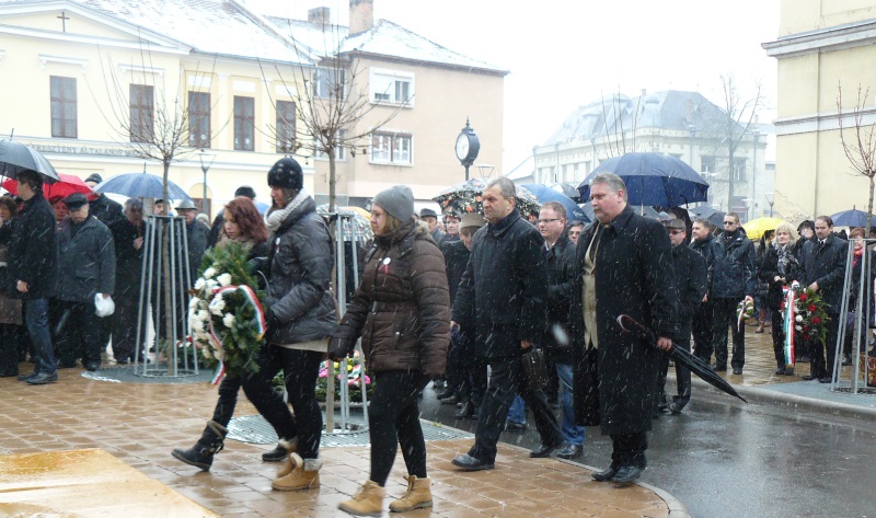 következő