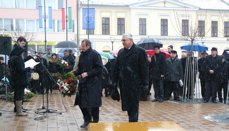 következő