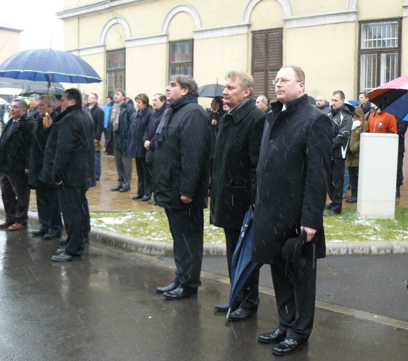 következő