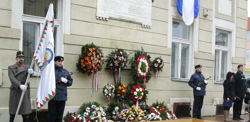 következő