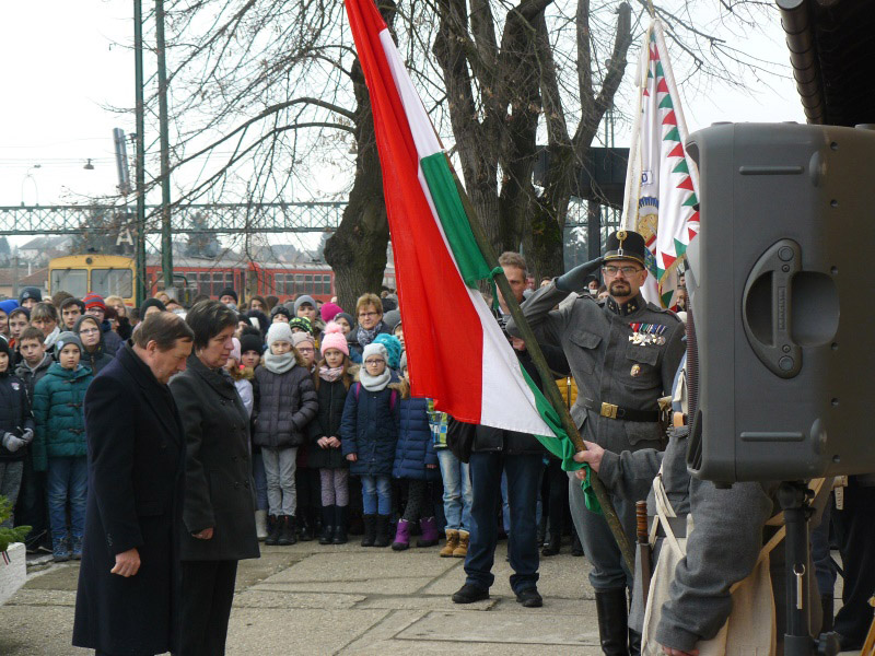 következő