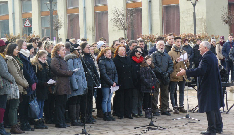 következő