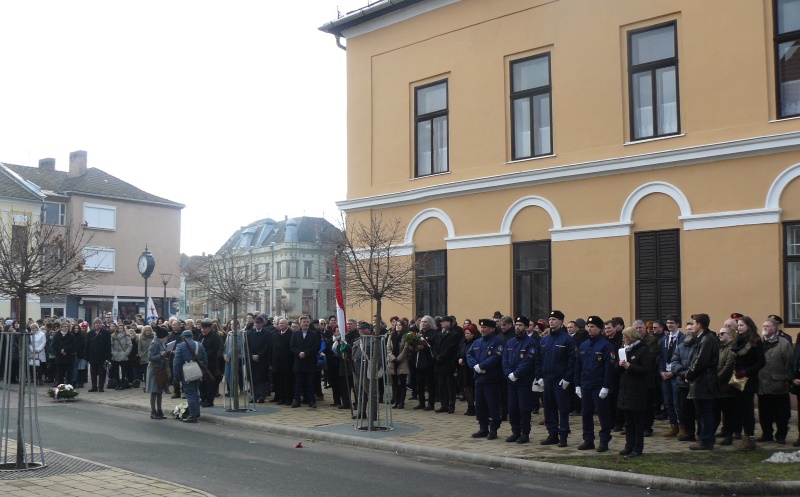következő