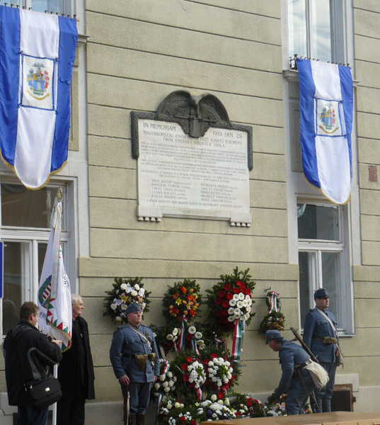 következő